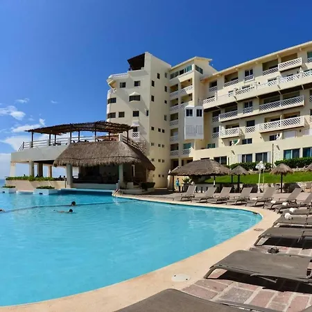 Beachfront Suite In The Best Location!